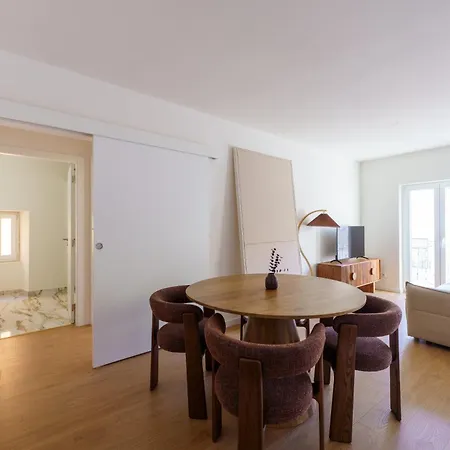 Prime Living - Anjos * リスボン