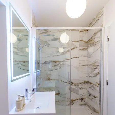 Prime Living - Anjos * リスボン